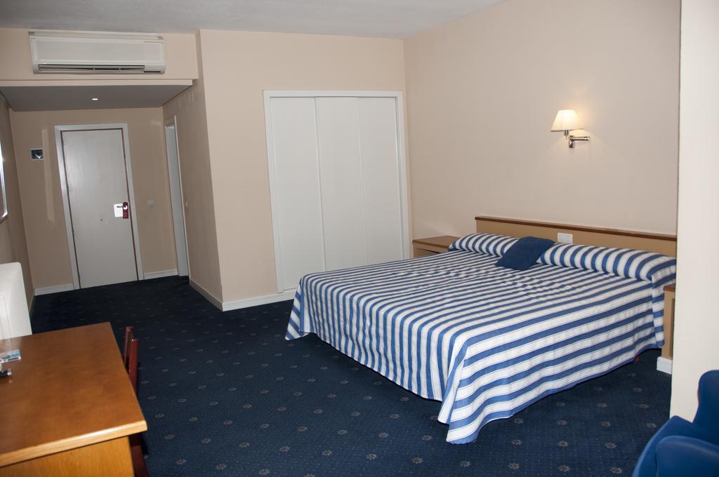 Hotel La Mota By Punta25 Hotels Group Медина дел Кампо Стая снимка